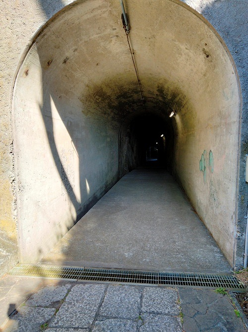 観音崎公園内のトンネル歩道